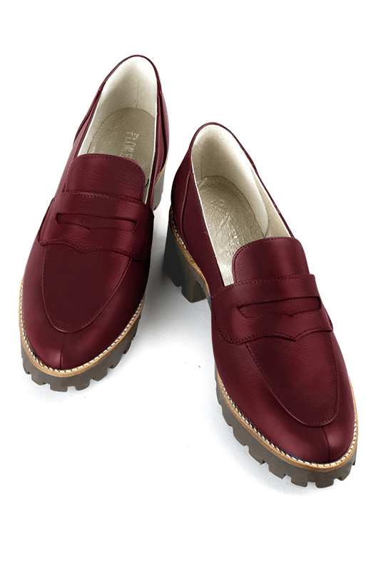 Burgundy red women's casual loafers. Round toe. Low rubber soles. Top view - Florence KOOIJMAN